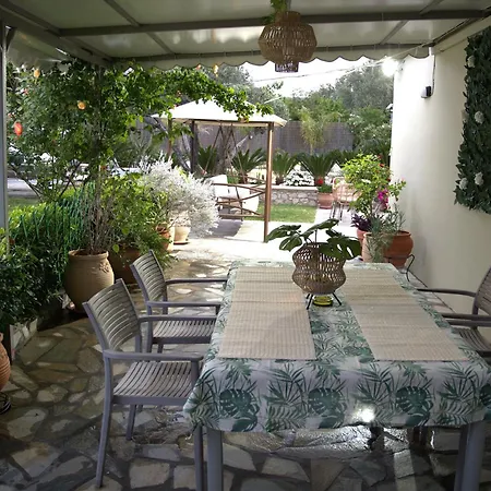 Garden House Dom wakacyjny *